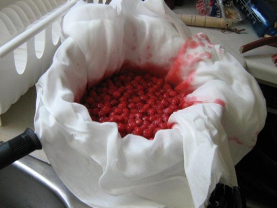 Mirisni kompot od trešanja u tavi i multivarka - recept