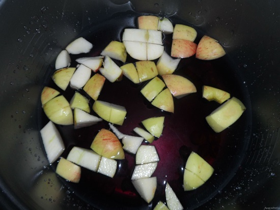Mirisni kompot od trešanja u tavi i multivarka - recept
