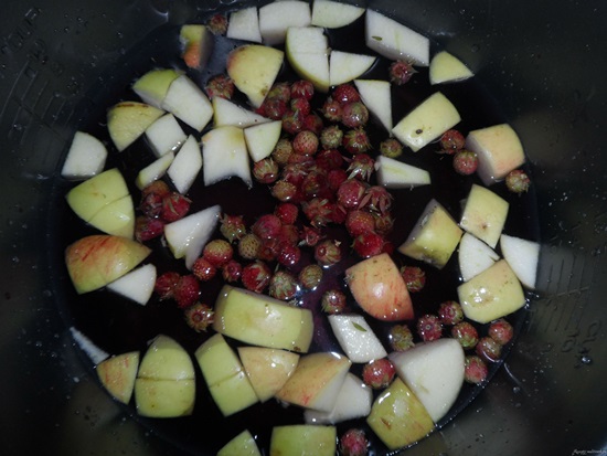 Mirisni kompot od trešanja u tavi i multivarka - recept