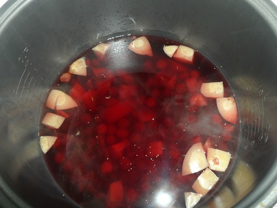 Mirisni kompot od trešanja u tavi i multivarka - recept