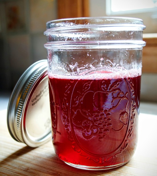Mirisni kompot od trešanja u tavi i multivarka - recept
