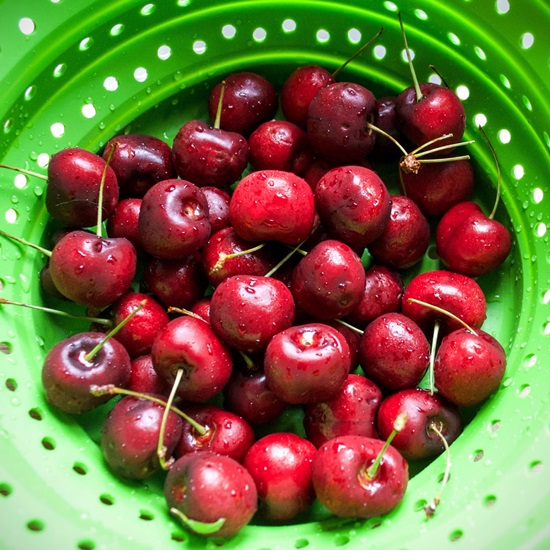 Mirisni kompot od trešanja u tavi i multivarka - recept