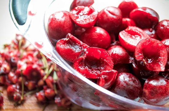 Mirisni kompot od trešanja u tavi i multivarka - recept