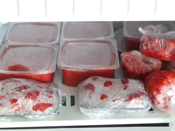 Maline s šećerom za zimu bez kuhanja, Pyatiminutka, u zamrzivaču. Recept za svježe maline, nasadno šećerom