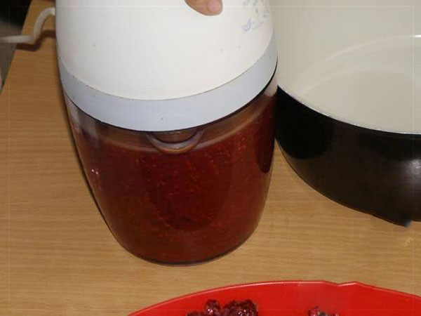 Maline s šećerom za zimu bez kuhanja, Pyatiminutka, u zamrzivaču. Recept za svježe maline, nasadno šećerom