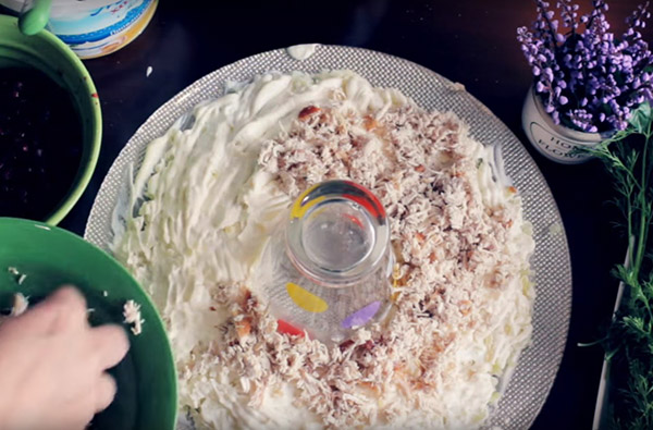 Novogodišnje salate - recepti jednostavni, jeftin i ukusan za Nove godine 2017 Cock s fotografijom