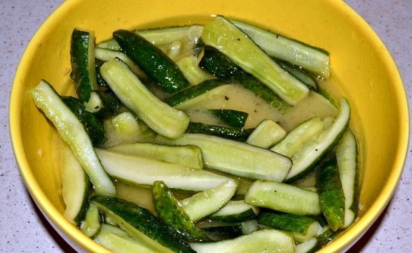 Krastavci sa senfom za zimu bez sterilizacije i s njim, na toplom i hladnom putu. Salata od prepunog krastavaca s senfom
