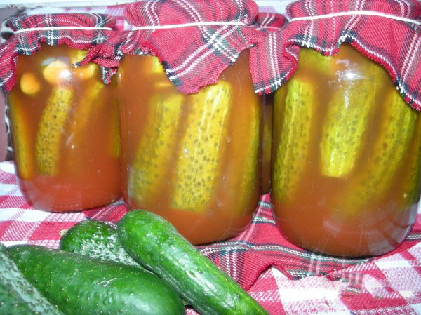 Krastavci sa ketchupom za zimu - bez sterilizacije, u limenke. Sakupljanje za zimski oštar i hrskav krastavac s ketchup chili