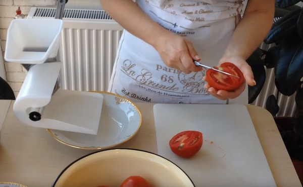 Rajčice u vlastitom soku za zimu, recepti s fotografijama