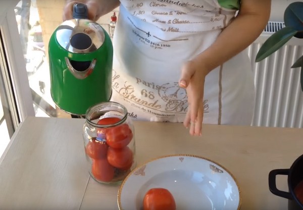 Rajčice u vlastitom soku za zimu, recepti s fotografijama