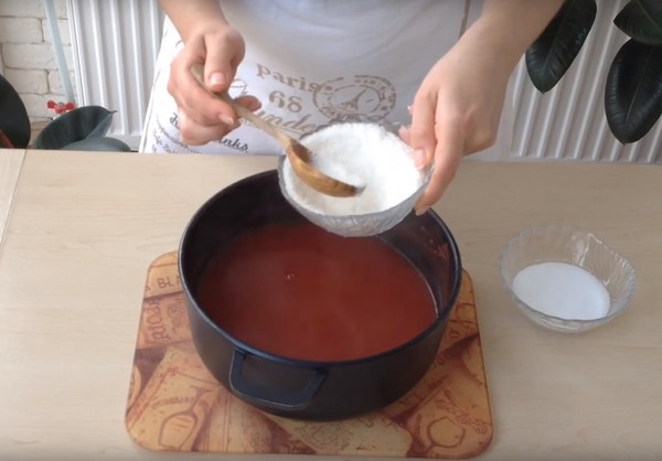 Rajčice u vlastitom soku za zimu, recepti s fotografijama