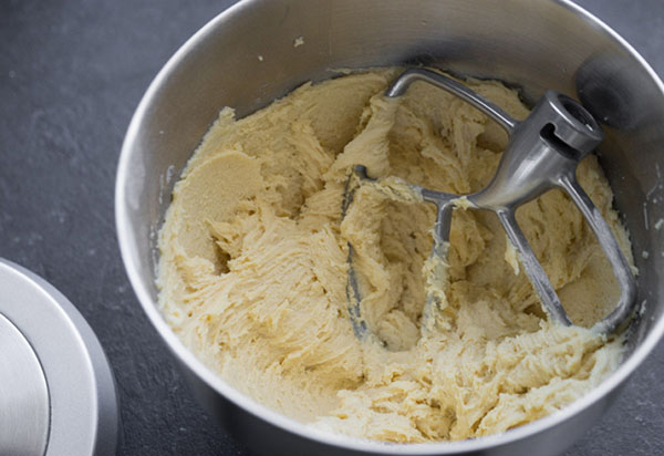Recept za odmor: kolač od breskve s punjenjem vrhnja