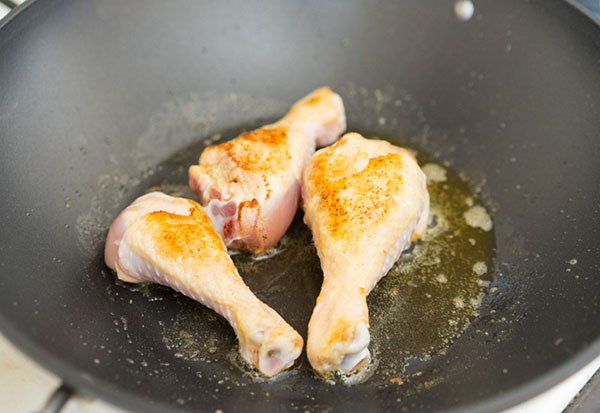 Jednostavan recept: piletina s gljivama u umaku od senfa