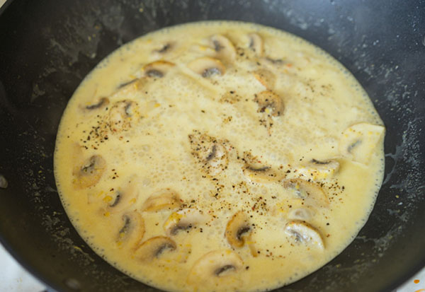 Jednostavan recept: piletina s gljivama u umaku od senfa
