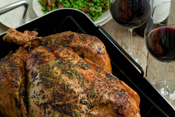 Recept za puretinu za Novu godinu 2017. i Božić - u pećnici, multivar, u tavi, s umakom od vrhnja i povrćem