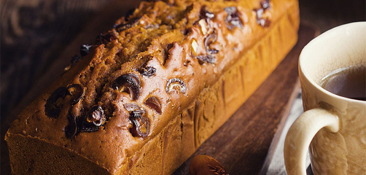 Recept za nevjerojatnu kremasti kolač od meda s datumima i orasima