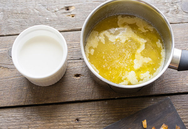 Recept za nevjerojatnu kremasti kolač od meda s datumima i orasima