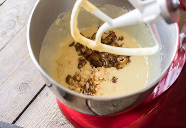 Recept za nevjerojatnu kremasti kolač od meda s datumima i orasima
