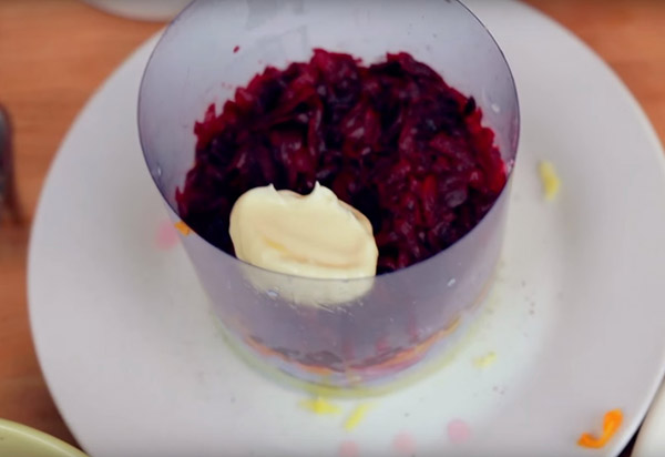 Recepti za haringe pod krznom kaputa za Novu godinu kod kuće - klasični, roll, s jabukom korak po korak