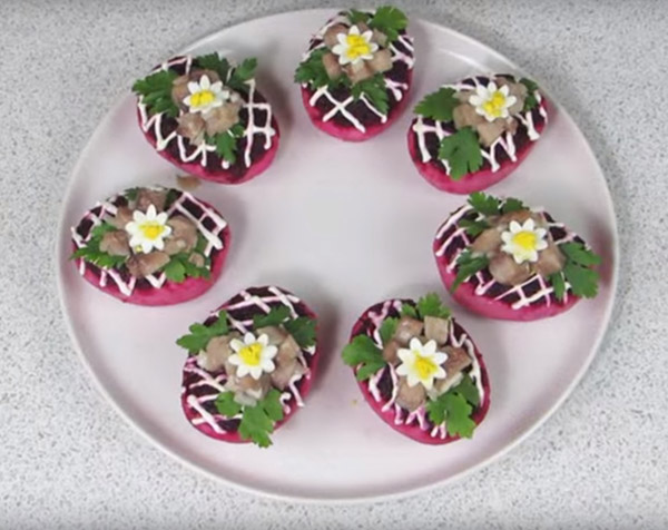 Recepti za haringe pod krznom kaputa za Novu godinu kod kuće - klasični, roll, s jabukom korak po korak