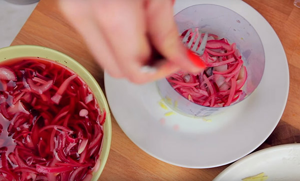 Recepti za haringe pod krznom kaputa za Novu godinu kod kuće - klasični, roll, s jabukom korak po korak