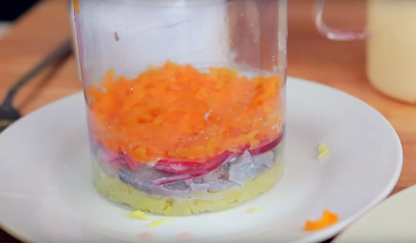 Recepti za haringe pod krznom kaputa za Novu godinu kod kuće - klasični, roll, s jabukom korak po korak