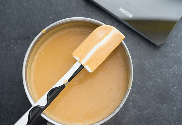 Recept za ukusnu domaću sladoled s karamelom