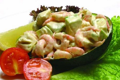Avokado salata s kozicama