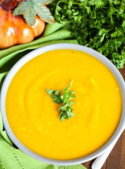 Pumpkinova juha s vrhnjem, piletinom, mrkvom, celerom: korak po korak recept za brzu i ukusnu juhu od bundeve za gubitak težine i dijete