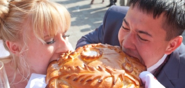 Svadbeni kolač s vlastitim rukama, recept i fotografiju