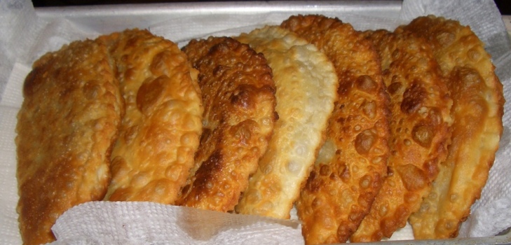 chebureks u tanjur