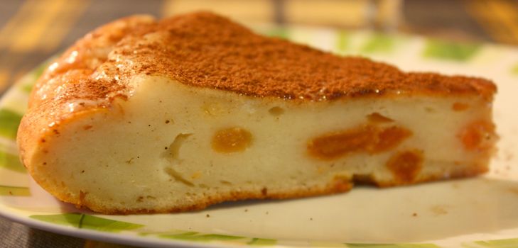Prekrasan recept za tortu u multivarquetu izvrstan je desert za cijelu obitelj.