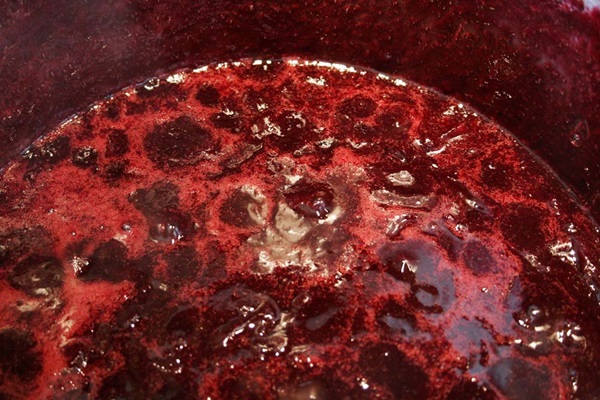 Jam-pet minuta trešnje
