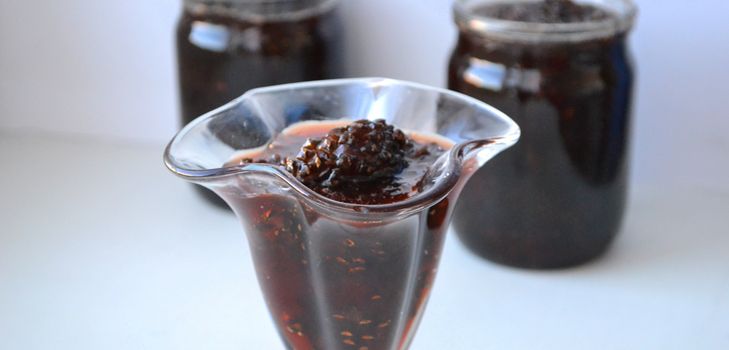 Jam iz borovih čunjeva