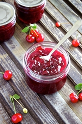 Cherry jam u multivarhu