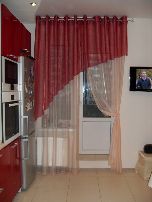 Moderne zavjese u kuhinji s fotografijom